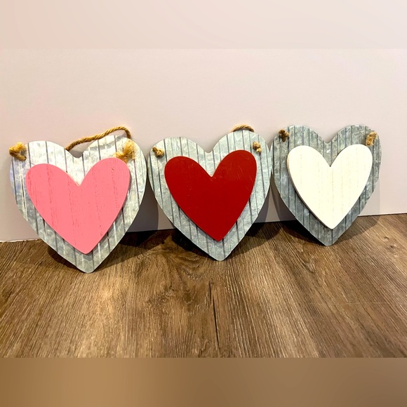 Other - ⭐️⭐️2 for $20 SALE⭐️⭐️ Be Mine! ❤️❤️❤️ Set of 3 rustic hearts